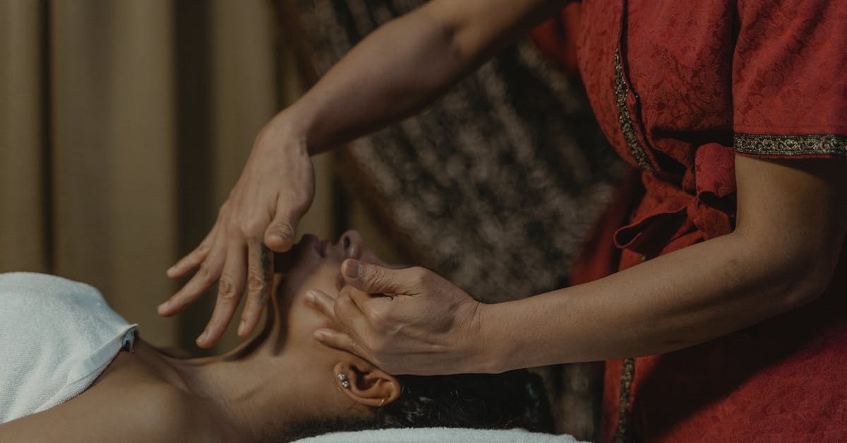 découvrez l'acupression, une technique ancestrale de stimulation des points d'acupuncture qui favorise la détente, soulage les tensions et améliore votre bien-être général. apprenez comment cette approche naturelle peut transformer votre santé physique et mentale.