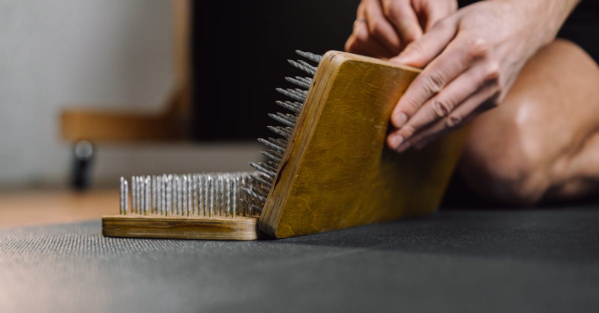 découvrez l'acupression, une technique de guérison ancestrale qui utilise la pression des doigts sur des points spécifiques du corps pour soulager le stress, la douleur et améliorer le bien-être général. apprenez comment cette méthode naturelle peut vous aider à retrouver équilibre et sérénité.