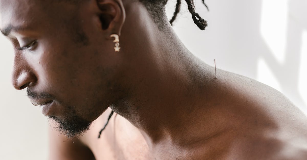 découvrez l'acupressure, une technique de médecine traditionnelle qui utilise la pression des doigts sur des points spécifiques du corps pour soulager la douleur, réduire le stress et améliorer le bien-être. explorez ses bienfaits et apprenez des méthodes simples à intégrer dans votre quotidien.