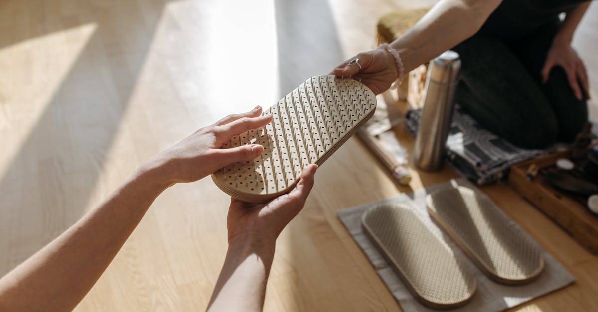 découvrez l'acupression, une technique ancestrale de guérison par le toucher, qui stimule les points d'énergie pour soulager le stress, atténuer les douleurs et améliorer le bien-être général. explorez ses bienfaits et apprenez à l'intégrer dans votre routine quotidienne.