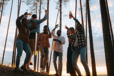 découvrez beer tree, la destination ultime pour les amoureux de la bière artisanale. explorez notre large sélection de bières uniques, brassées avec passion et qualité. que vous soyez un connaisseur ou un novice, beer tree vous invite à savourer des arômes inédits et des saveurs extraordinaires.