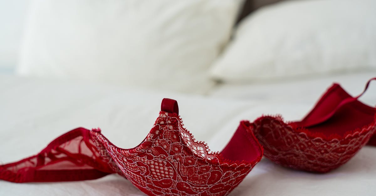 découvrez notre collection de lingerie raffinée et élégante, idéale pour allier confort et séduction. des soutiens-gorge aux culottes, trouvez les pièces parfaites pour tous les moments de votre vie.