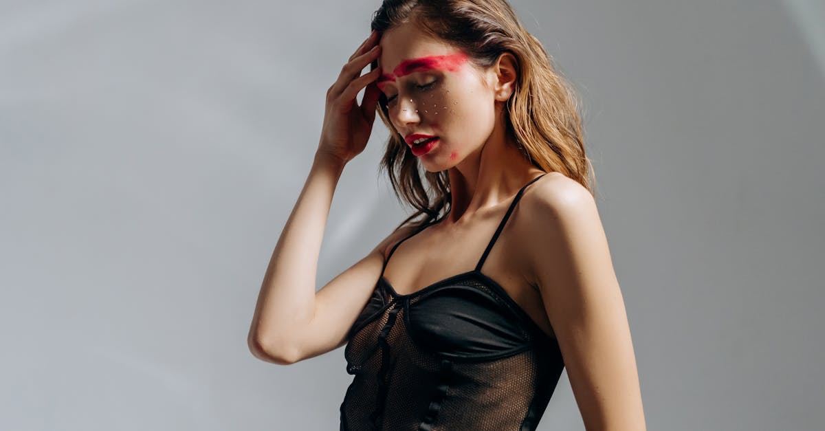découvrez les dernières tendances en lingerie, alliant élégance et confort. explorez les styles modernes, les matériaux innovants et les coupes flatteuses qui mettront en valeur votre silhouette. restez à la pointe de la mode avec notre guide sur les indispensables de la lingerie de cette saison.