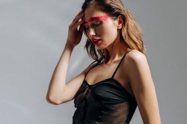 découvrez les dernières tendances en lingerie pour sublimer votre garde-robe. alliez confort et style avec des modèles innovants, des textures raffinées et des couleurs audacieuses qui s'adaptent à toutes les silhouettes. restez à la pointe de la mode avec nos conseils sur les incontournables de la saison.