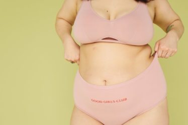 découvrez les dernières tendances en lingerie pour sublimer votre intimité. explorez des formats variés, des couleurs tendance et des styles qui allient confort et élégance pour chaque occasion.