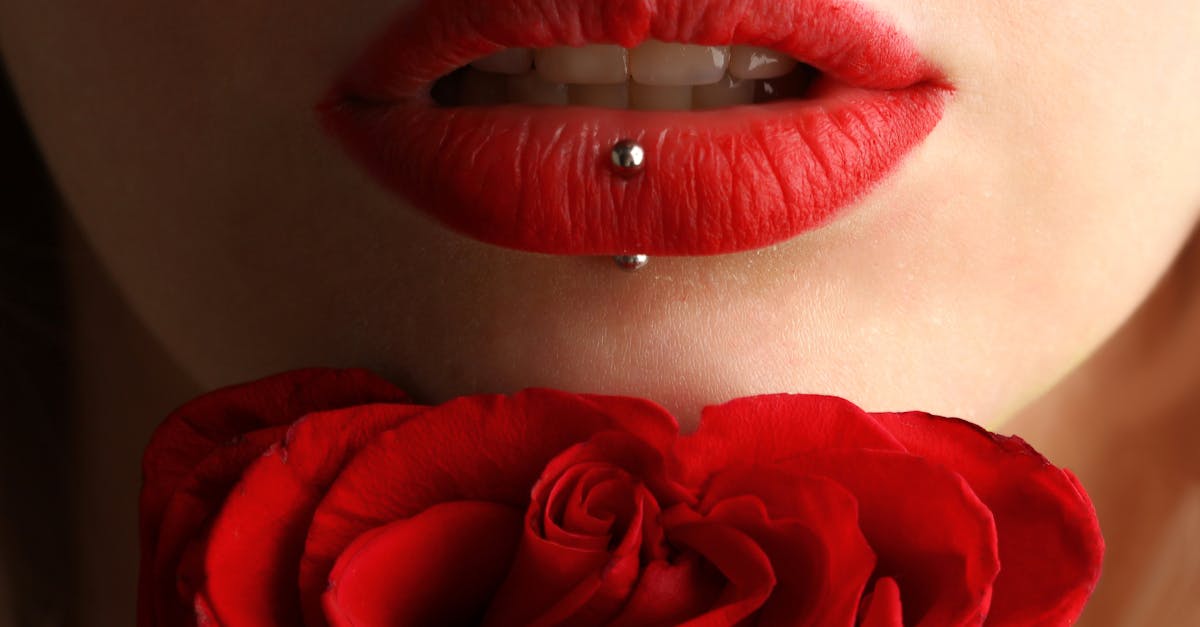 découvrez notre sélection de rouges à lèvres, alliant couleur intense et confort d'application. trouvez la nuance parfaite pour sublimer vos lèvres et exprimer votre style unique. parfait pour toutes les occasions, ces lipsticks sont conçus pour durer tout en offrant une hydratation optimale.