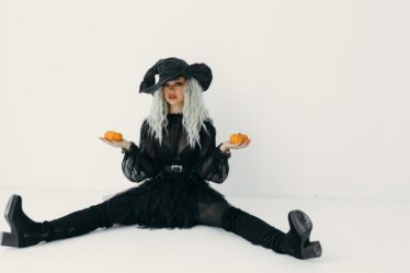 découvrez notre collection de costumes sexy, parfaits pour vos soirées à thème ou vos événements spéciaux. mettez en valeur votre silhouette avec des designs audacieux et élégants qui attirent tous les regards. commandez maintenant et laissez libre cours à votre sensualité avec nos pièces uniques !