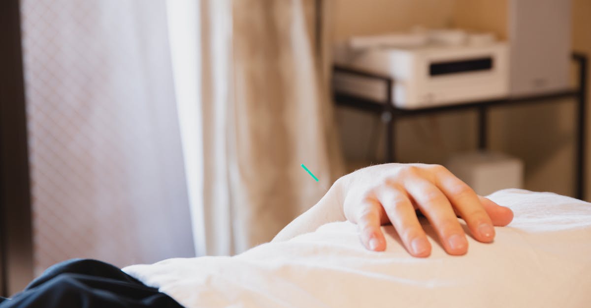 découvrez l'acupression, une technique de médecine traditionnelle chinoise qui utilise des pressions sur des points spécifiques du corps pour soulager le stress, apaiser les douleurs et améliorer votre bien-être général. apprenez comment cette méthode naturelle peut transformer votre santé au quotidien.