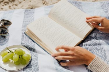 découvrez notre sélection de serviettes de plage : confortables, élégantes et anti-sable, idéales pour vos journées au soleil. parfaites pour un pique-nique ou une baignade, elles ajoutent une touche de style à votre été.