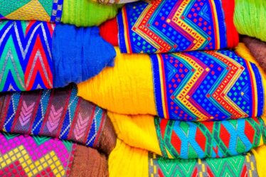 découvrez notre incroyable sélection de couvertures douces et confortables, idéales pour vous réchauffer lors des soirées fraîches. que ce soit pour le lit, le canapé ou les soirées en plein air, trouvez la couverture parfaite pour allier style et chaleur.