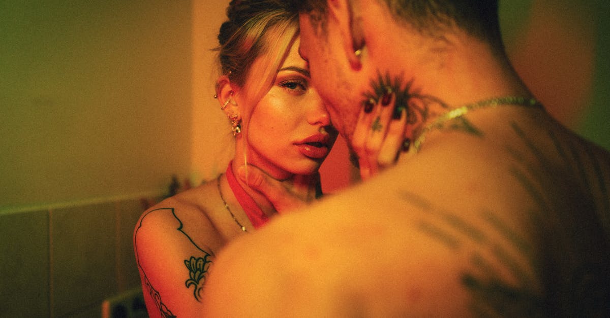 découvrez notre collection tendance de faux piercings, une alternative sans douleur et stylée pour changer de look en un clin d'œil. idéals pour exprimer votre personnalité sans engagement, ces accessoires sont parfaits pour toutes les occasions.