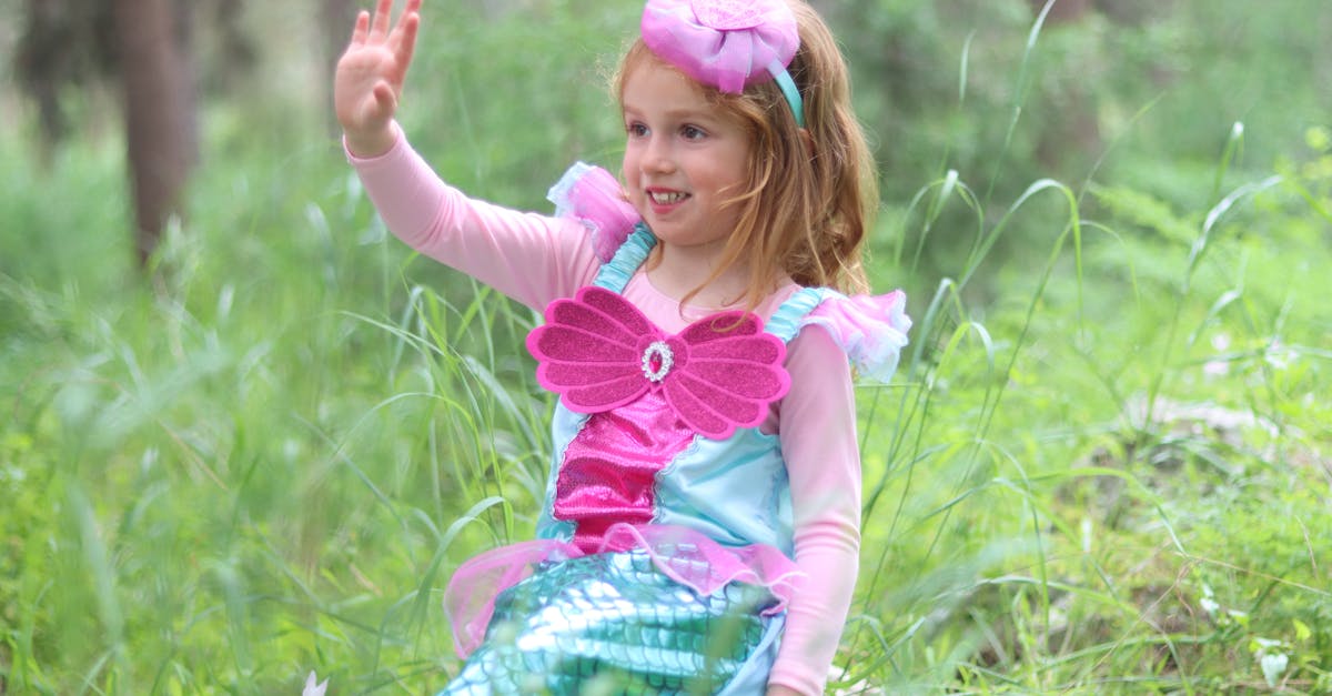 découvrez notre magnifique costume de sirène, parfait pour les fêtes ou les événements costumés. avec des détails scintillants et une coupe élégante, ce costume saura captiver tous les regards et vous plonger dans l'univers enchanteur des fonds marins.