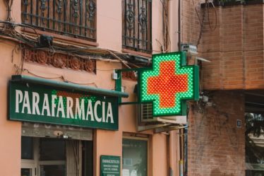 découvrez notre parapharmacie en ligne, proposant une vaste gamme de produits de santé et de beauté. profitez d'offres exclusives sur des soins dermatologiques, des compléments alimentaires et des cosmétiques naturels, le tout avec un service rapide et sécurisé.