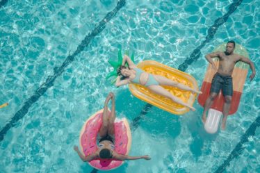 découvrez notre sélection de bouées de piscine originales et confortables, parfaites pour vos journées ensoleillées. améliorez vos moments de détente avec des flottants tendance !