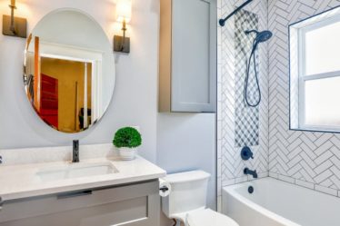 découvrez notre sélection d'accessoires de douche : porte-savons, rideaux de douche, tapis antidérapants et bien plus encore pour transformer votre expérience de douche en un moment de confort et de style.