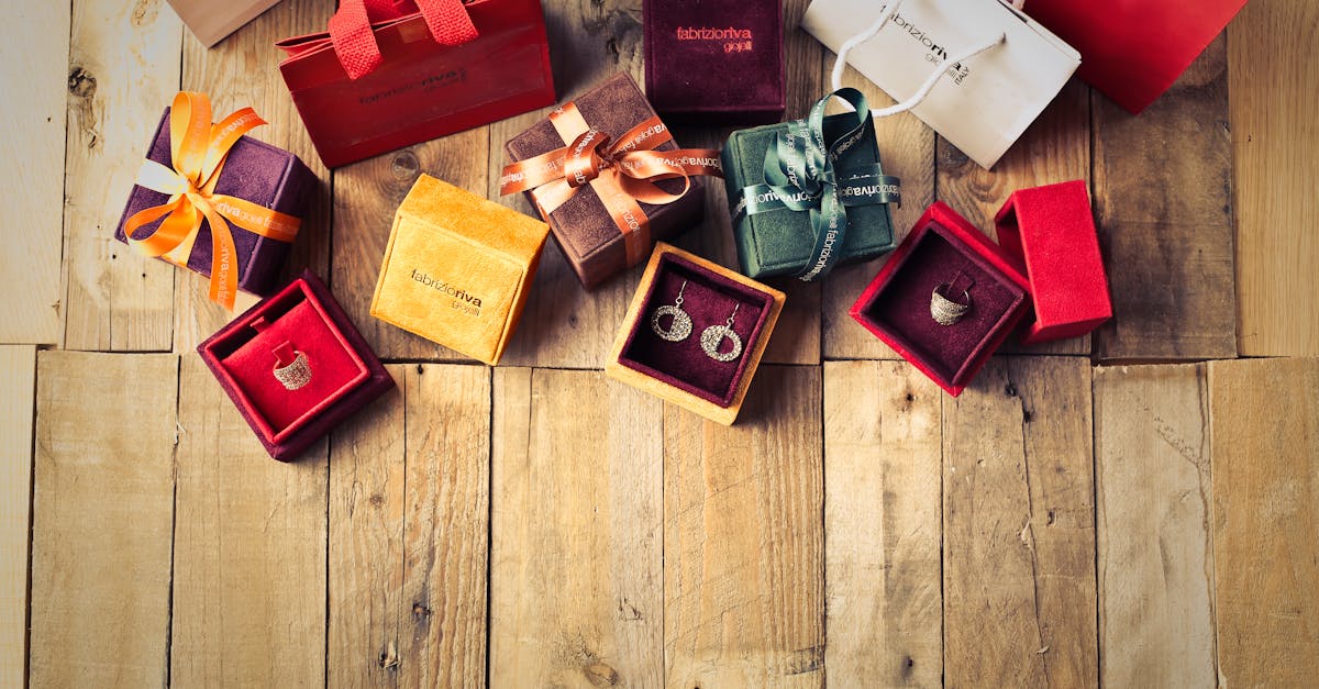 découvrez notre collection unique de bijoux en bois, alliant élégance et nature. chaque pièce artisanale est confectionnée avec soin, mettant en valeur la beauté des matériaux naturels. parfaits pour ajouter une touche originale à votre style ou offrir en cadeau.
